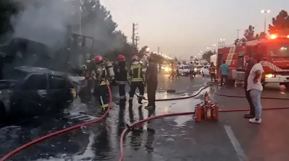 2 فیلم از انفجار مرگبار پژو و 2 تریلی در اسلامشهر ! / جگرتان کباب می شود !