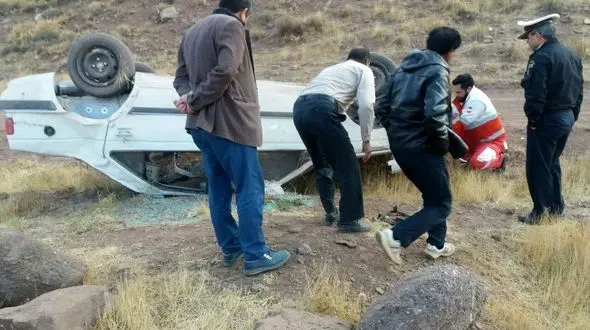 واژگونی مرگبار خودروی سواری در اتوبان/ دو تن در دم جان باختند