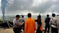 آتش سوزی لکه نفتی در اندونزی جان 2 نفر را گرفت