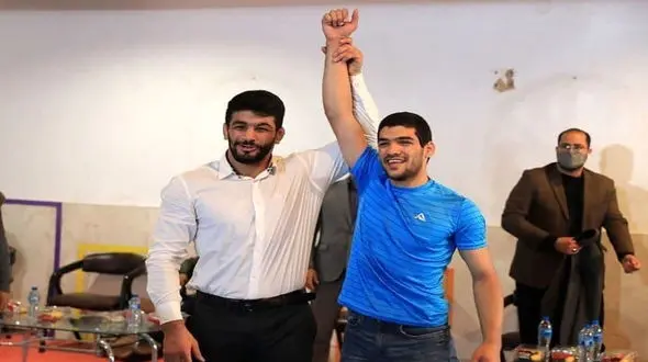 سکوت یزدانی مقابل پرسش‌های خبرنگاران + فیلم