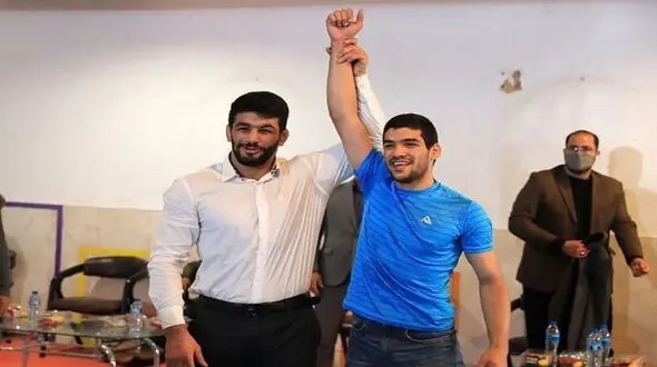 سکوت یزدانی مقابل پرسش‌های خبرنگاران + فیلم