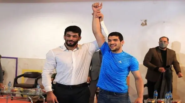 سکوت یزدانی مقابل پرسش‌های خبرنگاران + فیلم
