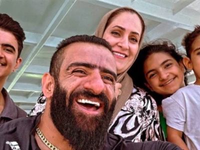 فیلم جشن چهاردهمین سالگرد ازدواج عاشقانه هادی چوپان و همسر جوانش در خانه درندشت با مبل های سلطنتی زیبا / ذوق بچه هاشونو موقع فوت شمع کیک دیدنیه ....