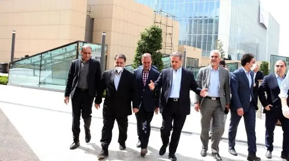 بازدید اعضای شورای شهر از بیمارستان موقت ایران مال برای بیماران کرونایی