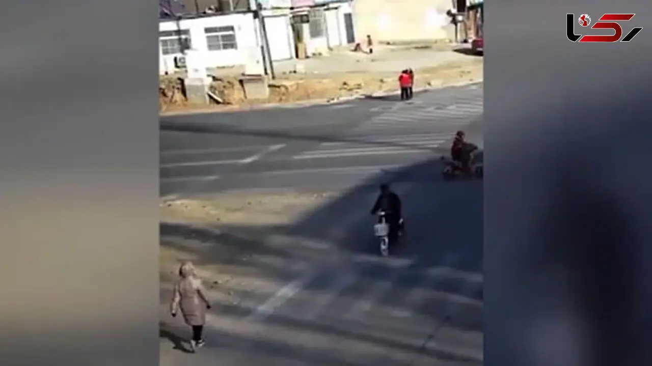 فیلم وحشت آور از  زیر گرفتن یک زن و یک موتورسوار توسط راننده  وانت