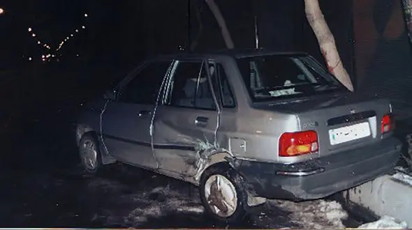 یک کشته و 2 مجروح حاصل برخورد پراید با تیر برق