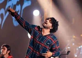 فیلمی از عرفان طهماسبی که همه را عاشق خود کرد / جادوی صدایش با آهنگ در سکوت شب خانه زد فریاد اما تو نشنیدی