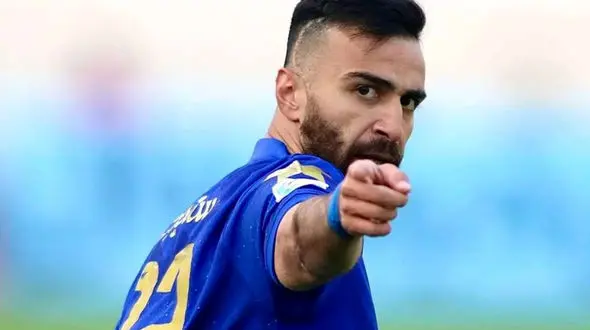 توافق عجیب آقای گیتاریست با آبی ها / ارسلان مطهری هم از تیم جدیدش پول می گیرد هم استقلال!