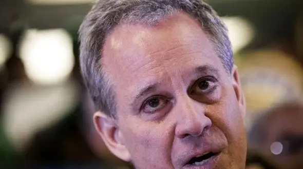 استعفای دادستان کل نیویورک پس از افشای آزار جنسی چند زن