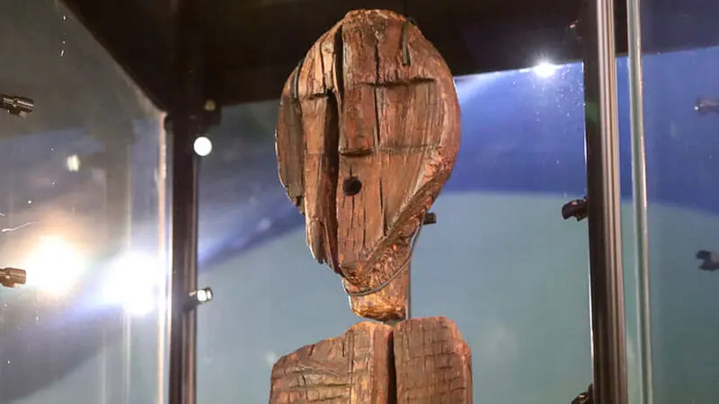 تندیس چوبی