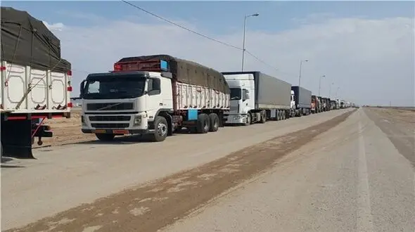 مرز شلمچه، آماده تردد کامیون‌های مواکب اربعین / ارسال 3هزار کامیون تجهیزات مواکب در سال گذشته