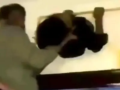 دزد بدشانس در کانال تهویه گیر افتاد + فیلم بیرون آوردنش توسط پلیس