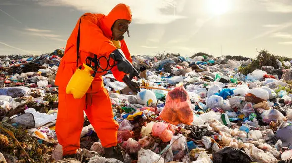 اشتباه خانواده یک مرد روس با ریختن چند میلیون پول در زباله ها+عکس