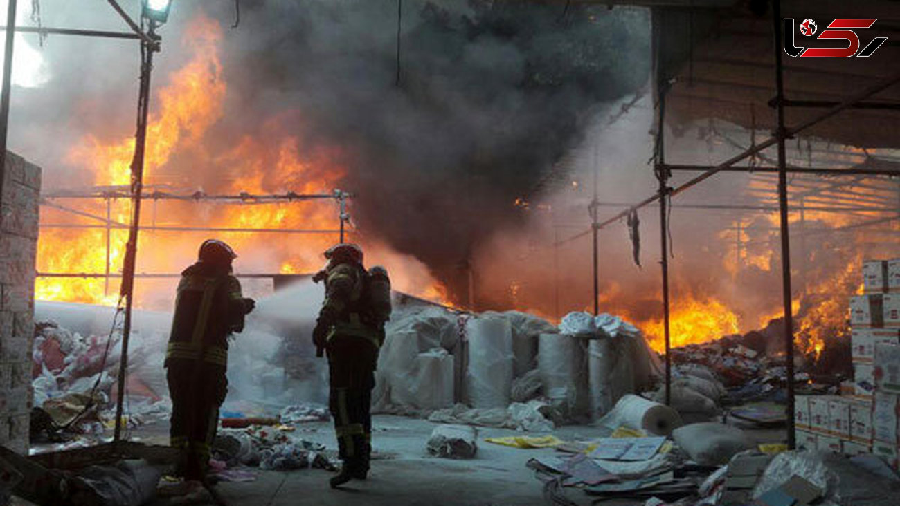 آتش سوزی صبحگاهی در  کارخانه نایلون باقرشهر + تصاویر جدال 3 ساعته آتش نشانان 