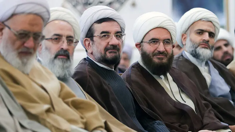  آیت‌الله سید ابراهیم رئیسی در پنجمین نشست رمضانی خود بعد از ظهر یکشنبه با جمعی از «علما و روحانیون حوزه‌های علمیه ، ائمه جماعات و نخبگان جامعه روحانیت» به گفتگو نشست.