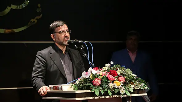 یک‌بار حقوق نمایندگان مجلس دیر شد؛ همه گوشی به دست در حال شکایت بودند/ کارگران انقلابی‌تر از مسئولان‌اند