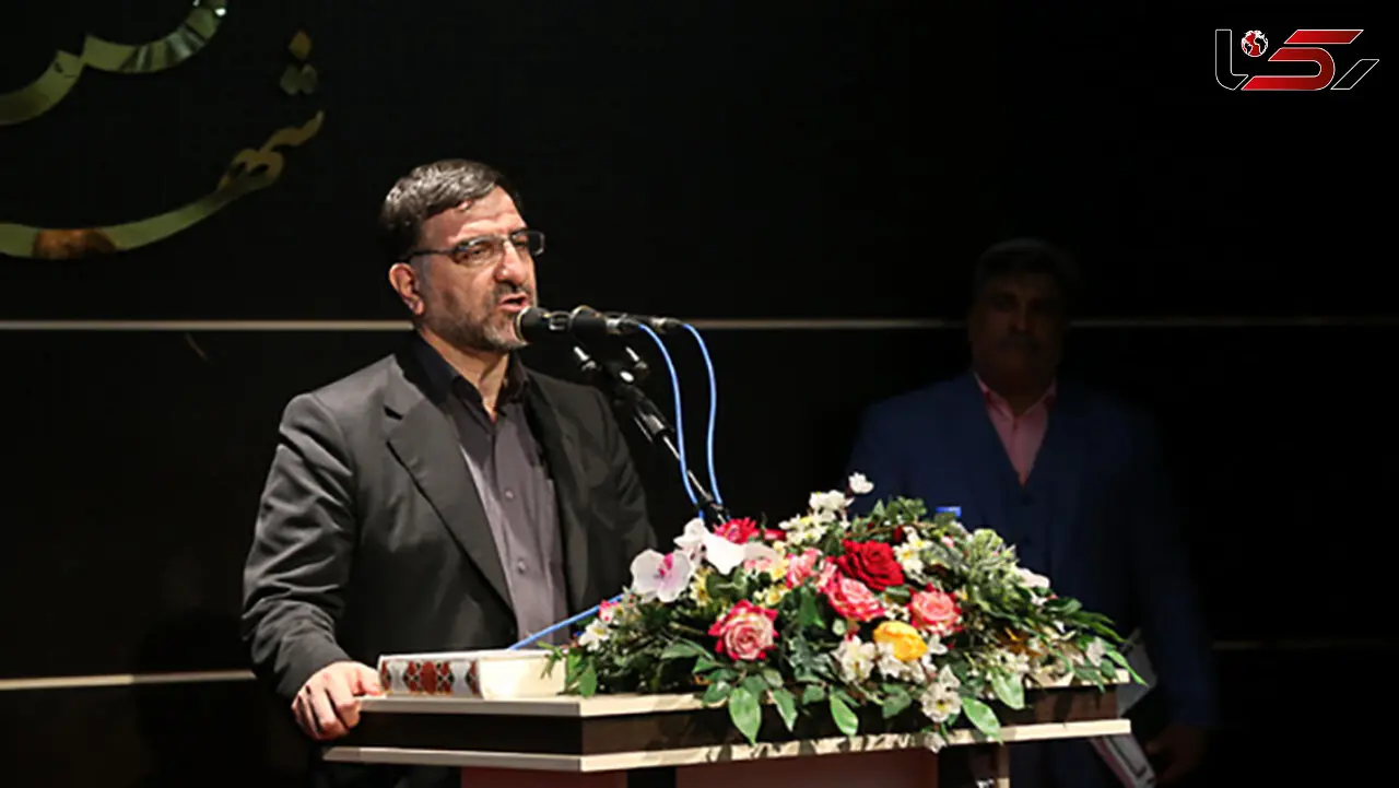 یک‌بار حقوق نمایندگان مجلس دیر شد؛ همه گوشی به دست در حال شکایت بودند/ کارگران انقلابی‌تر از مسئولان‌اند