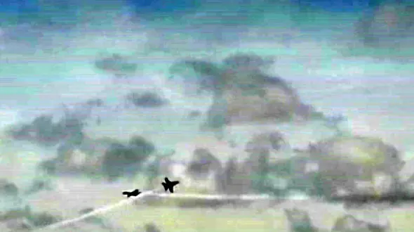 نمایش دیدنی هواپیماهای نظامی در آسمان + فیلم