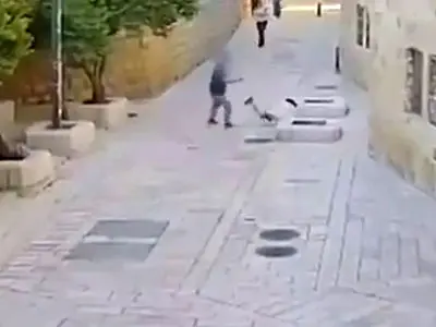 فیلم لحظه حمله تروریست یهودی به راهبه مسیحی در اورشلیم