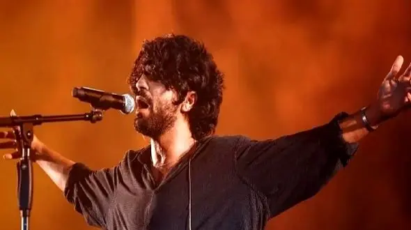 فیلم آواز احساسی عرفان طهماسبی / جو سنگین کنسرت  با آهنگ داره هوار هوارم میخونه سالن میره هوا !