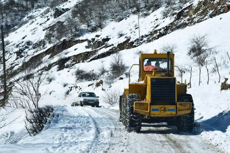 آماده باش راهداران گردنه حیران آستارا به دلیل بارش برف4