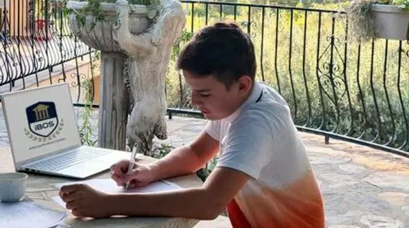 تحصیل یک میلیاردی در مدرسه آنلاین انگلیس در تهران/ آقای وزیر فاصله طبقاتی را به مدارس رساندید!