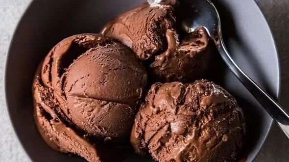طرز تهیه بستنی شکلاتی 