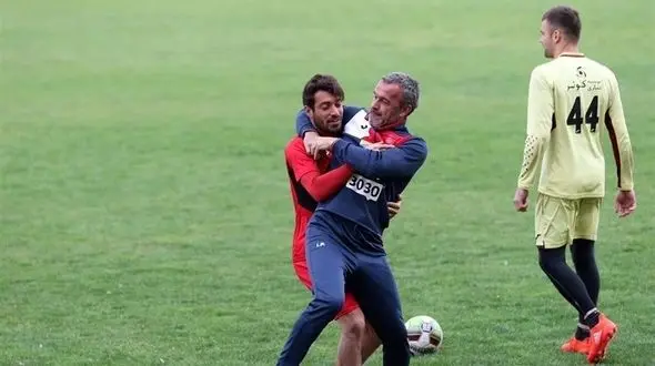 درگیری فیزیکی بازیکن پرسپولیس با مربی خارجی+عکس