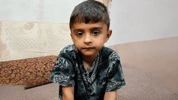 عکس تلخ / شهادت کودک 4 ساله در حمله موشکی آمریکا به مراسم عروسی در سیریک