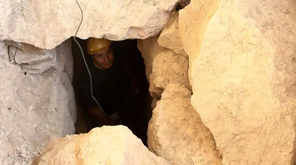 شناسایی یک دریچه هخامنشی در کاخ آپادانا 