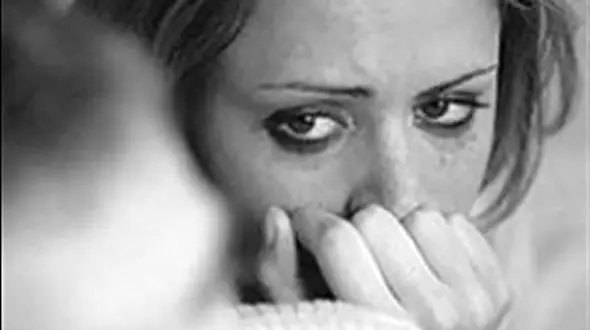 تعقیب سایه‌های یک زن جوان / به شوهر سابقم باج می دهم !