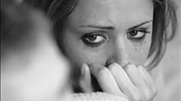 تعقیب سایه‌های یک زن جوان / به شوهر سابقم باج می دهم !