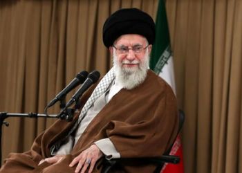 فیلم دیده نشده از دیدار رامبد جوان و رهبی انقلاب/ سوال جالب آقای بازیگر وقتی .... /   و پاسخ رهبری  ....