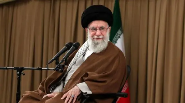 لحظه دیدار رهبرانقلاب با خانواده شهید مسیحی در آستانه سال نو میلادی