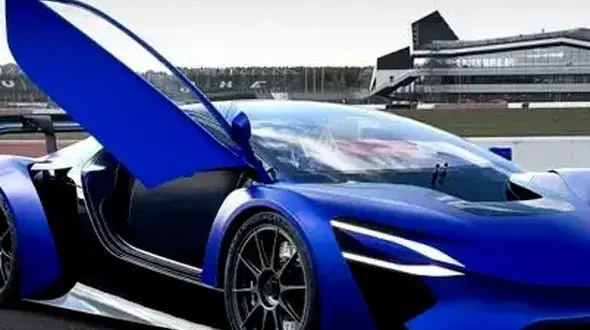 از حمله با ماشین به جواهر فروشی تا نظافت شهر با ماشین های خاص