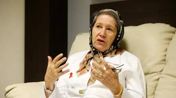 واکنش مینو محرز به شناسایی اولین نمونه ابتلا به سویه جدید کرونا 