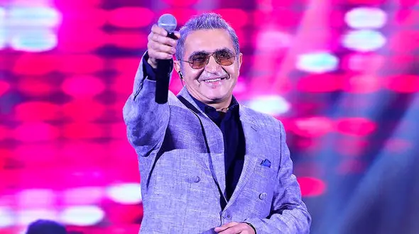 اجرای فریدون آسرایی در فرمول 1400 + فیلم