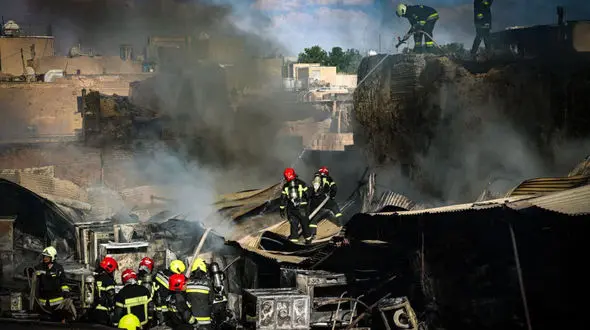 2 فیلم از آتش سوزی هولناک انبار لوازم خانگی در اصفهان + جزییات