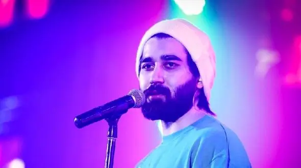 دانلود آهنگ باشکوه ماه قشنگم از علی یاسینی/واسه آتیش دلم غیر خودت نیست آبی