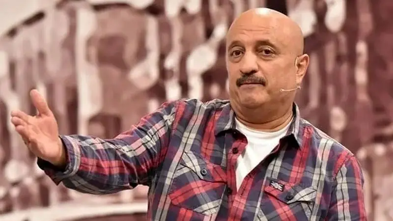 حرکات موزون مسعود روشن‌پژوه پس از صعود ایران به جام جهانی در آنتن زنده شبکه 3!