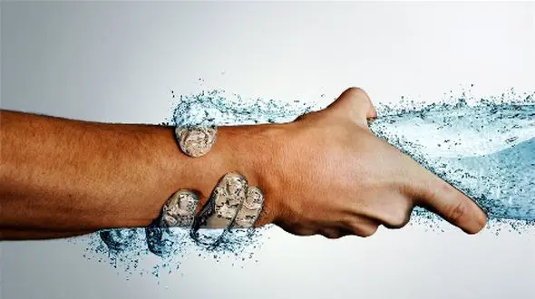 آیا ارتباطی بین کم‌ آبی بدن و عفونت‌ های ادراری وجود دارد؟