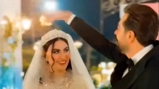 لحظه شکوهمند ورود مریم مومن و سهیل قاصدی به تالار عروسی / عاشقانه های بی تکرار عروس و داماد با با آتش بازی شورانگیز ...