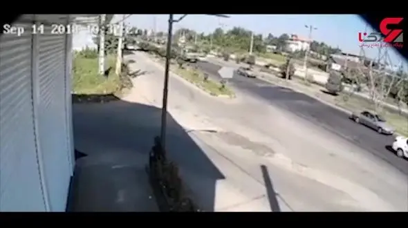 لحظه برخورد کامیون با دکل برق ! +فیلم