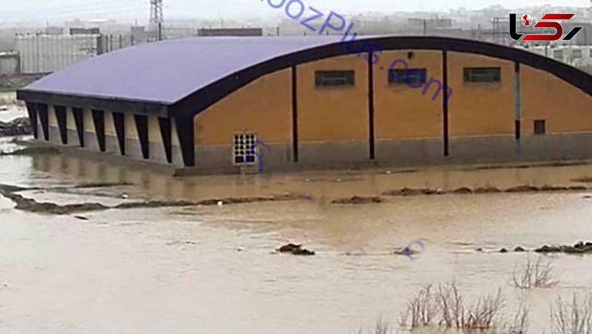 زیر آب رفتن سالن دانشگاه پیام نور شهرستان دورود+عکس
