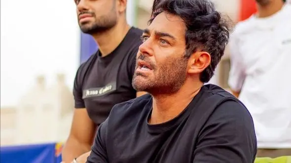  ویدئو/ حضور محمدرضا گلزار در خیابان ولیعصر و هجوم هواداران! 