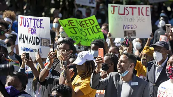 قتل وحشتناک جوان سیاه‌پوست به دست پدر و پسر سفیدپوست / آمریکا