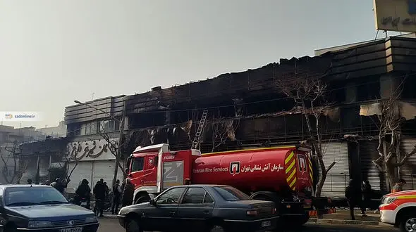 فیلم /آتش زدن سازمان تبلیغات و بانک صادرات محله سبلان / مرد آتش افروز بازداشت شد