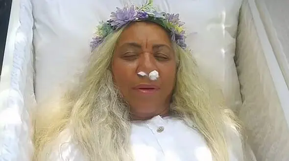 Woman rehearses for her own FUNERAL by lying in a coffin for hours and watching her loved ones 'mourning' her death in bizarre Dominican Republic ceremony
