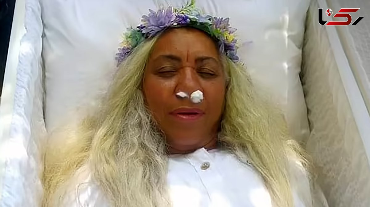 Woman rehearses for her own FUNERAL by lying in a coffin for hours and watching her loved ones 'mourning' her death in bizarre Dominican Republic ceremony