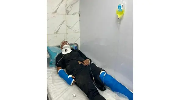 داور فوتبال زیر خودروهای جوانان کورس باز له شد / راننده فرار کرد + عکس